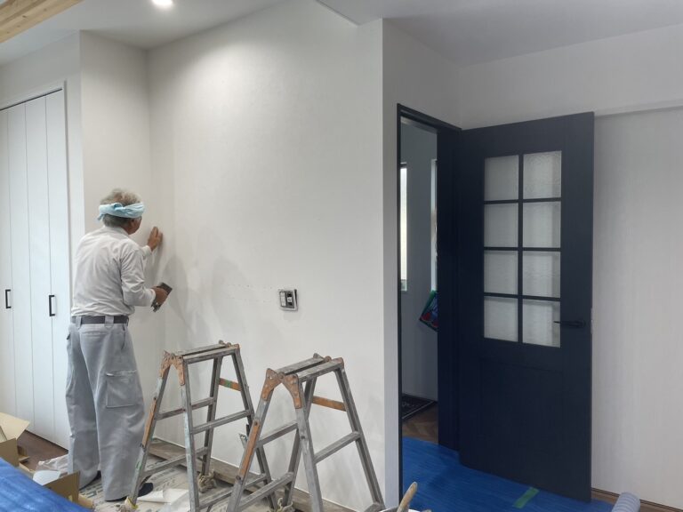 【施工事例】高槻市｜リビング壁面にエコカラットを施工しました（内装仕上げ工事）